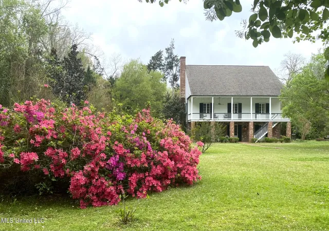 Homes for sale in Natchez, MS | 200 Devereaux Dr, Natchez, MS 39120 | MLS# 4120077