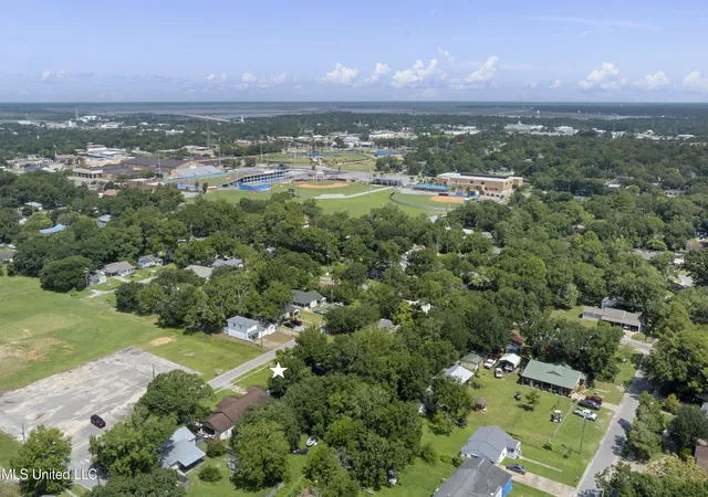 2nd image of 2210 12th St, Pascagoula, MS 39567 | MLS# 4121740