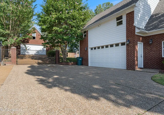Photo 3 of Sale Pending at 5137 Meadow Pointe Dr, Southaven, MS 38672 | MLS# 4122002 | Listing updated on 2026-08-30