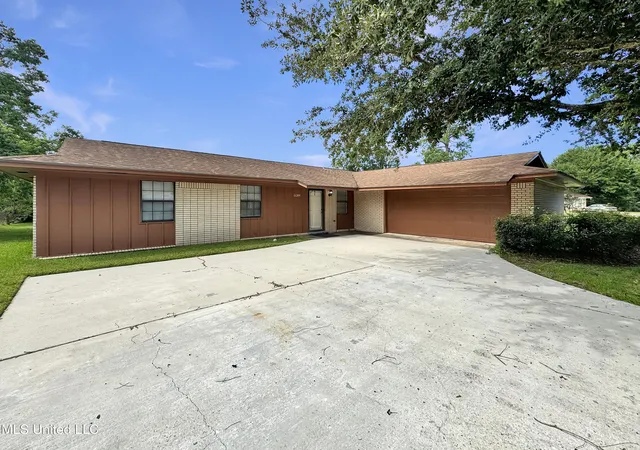 Photo 1 of Single family home for sale at 15309 Royal St, Gulfport, MS 39503 | MLS# 4122136 | Listing updated on 2026-10-20