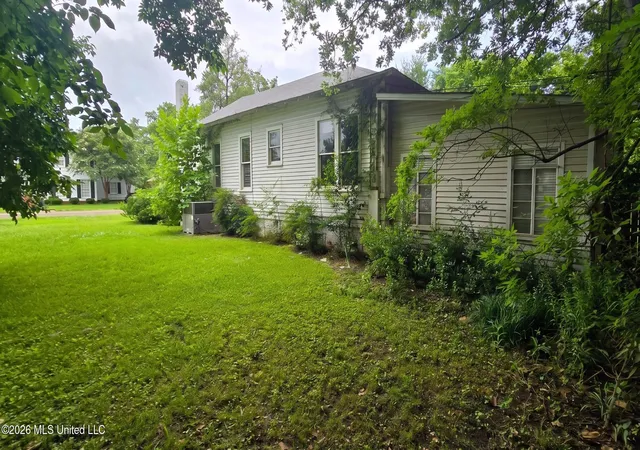 Homes for sale in Clarksdale, MS | 155 W 2nd St, Clarksdale, MS 38614 | MLS# 4122958