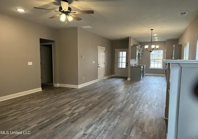 Photo 3 of Sale Pending at 335 Flower Garden Dr, Southaven, MS 38671 | MLS# 4122622 | Listing updated on 2026-09-10