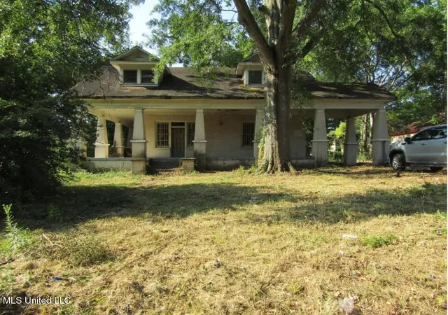Photo 1 of Single family home for sale at 1655 Saint Charles St, Jackson, MS 39209 | MLS# 4123358 | Listing updated on 2026-05-06