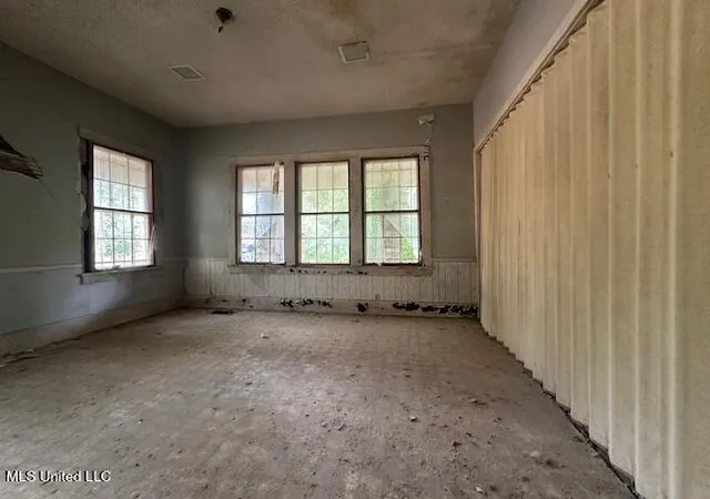 Photo 3 of Single family home for sale at 1655 Saint Charles St, Jackson, MS 39209 | MLS# 4123358 | Listing updated on 2026-05-06