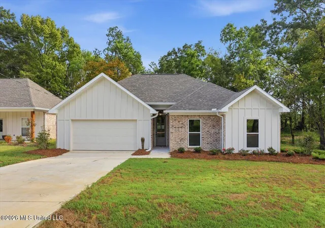 Photo 1 of Single family home for sale at 192 Lake Harbor Rd, Brandon, MS 39047 | MLS# 4124939 | Listing updated on 2026-10-10