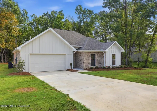 Photo 3 of Single family home for sale at 192 Lake Harbor Rd, Brandon, MS 39047 | MLS# 4124939 | Listing updated on 2026-10-10