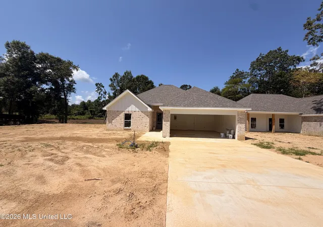 Photo 1 of Single family home for sale at 197 Lake Harbor Rd, Brandon, MS 39047 | MLS# 4124943 | Listing updated on 2026-09-22
