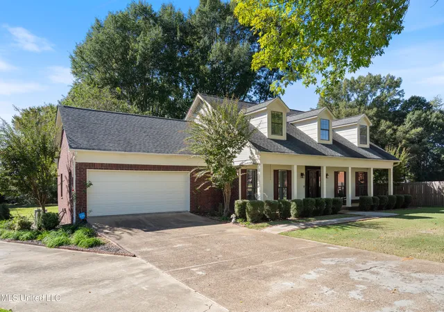 Photo 3 of Sale Pending at 129 Keestone Dr, Senatobia, MS 38668 | MLS# 4126897 | Listing updated on 2026-09-04