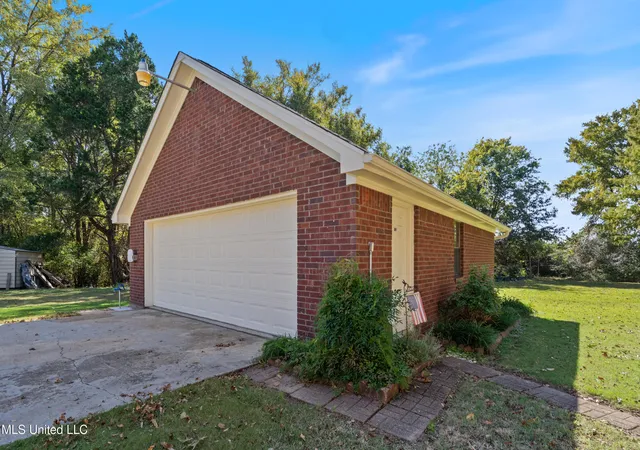 Photo 3 of Sale Pending at 129 Keestone Dr, Senatobia, MS 38668 | MLS# 4126897 | Listing updated on 2026-09-04