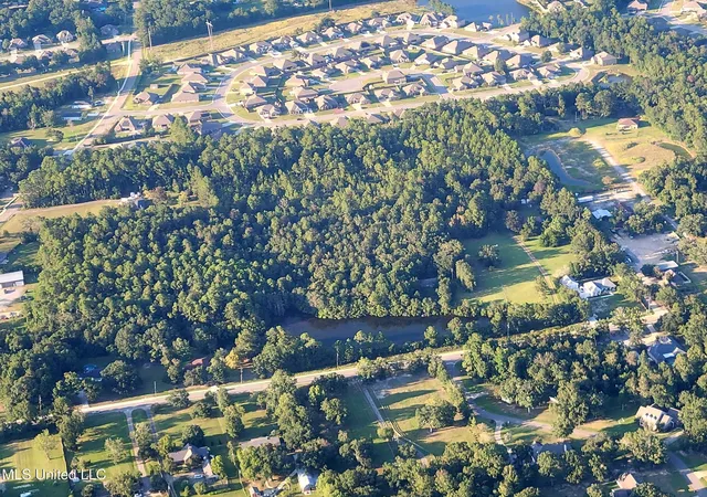 Photo 4 of Sale Pending at 9092 Woolmarket Rd, Biloxi, MS 39532 | MLS# 4125114 | Listing updated on 2026-05-01
