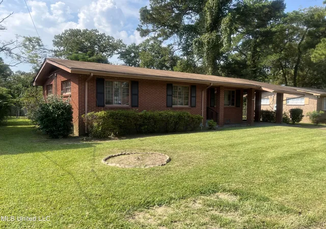 Photo 3 of Sale Pending at 2215 Margaret Walker Alexander Dr, Jackson, MS 39213 | MLS# 4125961 | Listing updated on 2026-04-11