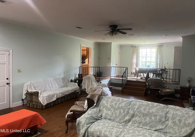 Photo 4 of Sale Pending at 2215 Margaret Walker Alexander Dr, Jackson, MS 39213 | MLS# 4125961 | Listing updated on 2026-04-11