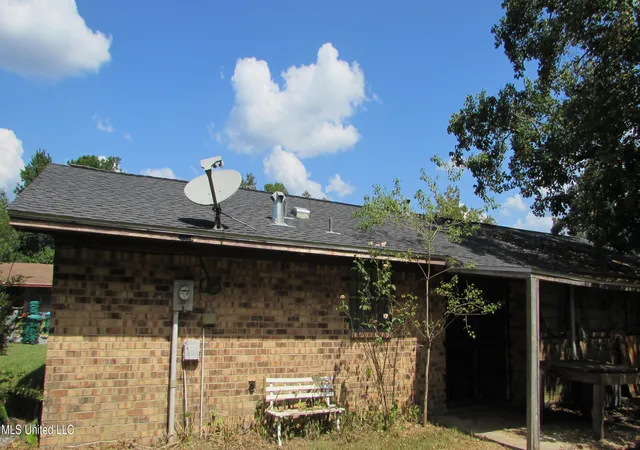 Photo 3 of Single family home for sale at 2722 E David Dr, Gulfport, MS 39503 | MLS# 4126021 | Listing updated on 2026-06-23