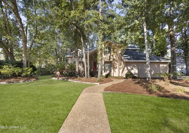 Photo 1 of Single family home for sale at 6 Pine Hvn St, Gulfport, MS 39503 | MLS# 4128168 | Listing updated on 2026-05-14