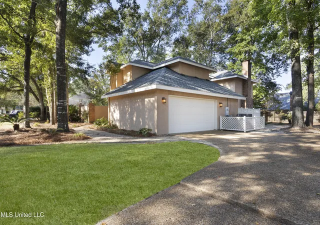 Photo 3 of Single family home for sale at 6 Pine Hvn St, Gulfport, MS 39503 | MLS# 4128168 | Listing updated on 2026-05-14