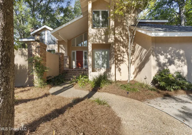 Photo 3 of Single family home for sale at 6 Pine Hvn St, Gulfport, MS 39503 | MLS# 4128168 | Listing updated on 2026-05-14