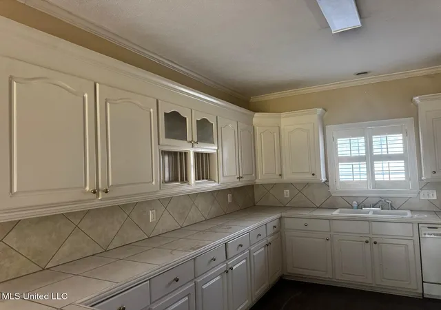 Photo 4 of Sale Pending at 120 Wildwood Blvd, Jackson, MS 39212 | MLS# 4126286 | Listing updated on 2026-09-10