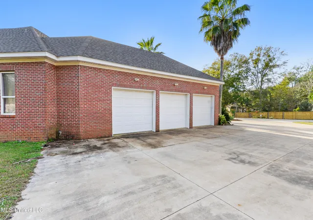 3rd image of 1010 Boxwood St, Pascagoula, MS 39567 | MLS# 4126956