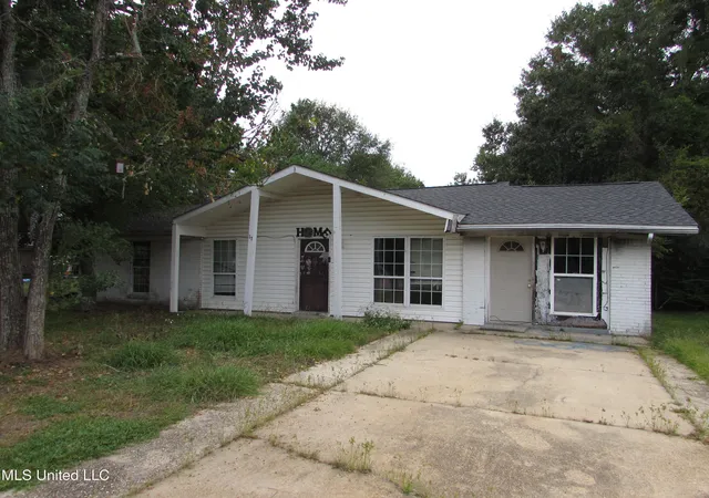 Photo 1 of Single family home for sale at 37 Pembrook Cir, Gulfport, MS 39503 | MLS# 4126734 | Listing updated on 2026-06-23