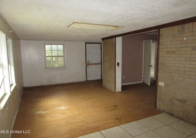 Photo 3 of Single family home for sale at 37 Pembrook Cir, Gulfport, MS 39503 | MLS# 4126734 | Listing updated on 2026-06-23