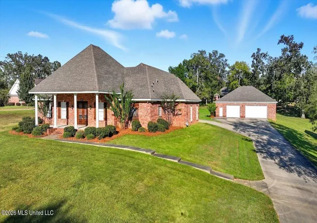 Photo 2 of Single family home for sale at 1015 Longwood Pl, Pearl, MS 39208 | MLS# 4127105 | Listing updated on 2026-08-22