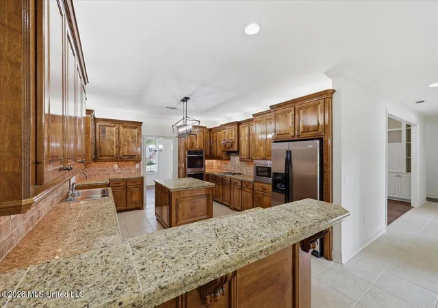 Photo 4 of Single family home for sale at 1015 Longwood Pl, Pearl, MS 39208 | MLS# 4127105 | Listing updated on 2026-10-05