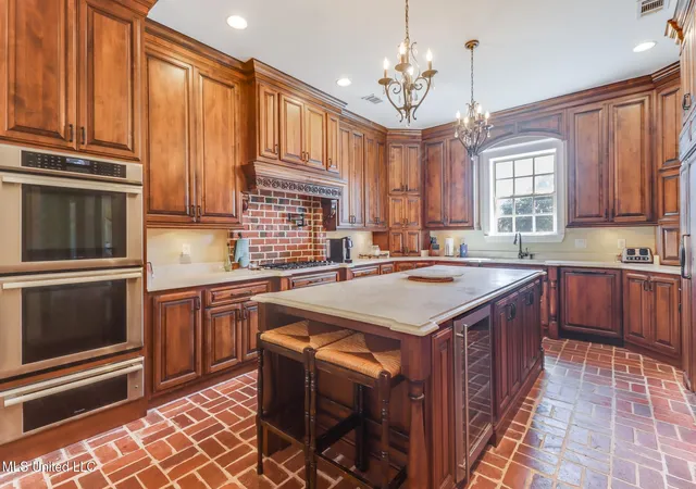 3rd image of 726 Wiggins Cir, Pascagoula, MS 39581 | MLS# 4127421