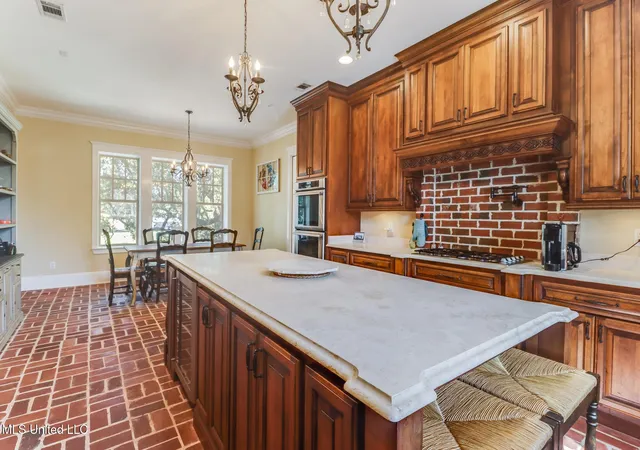 4th image of 726 Wiggins Cir, Pascagoula, MS 39581 | MLS# 4127421