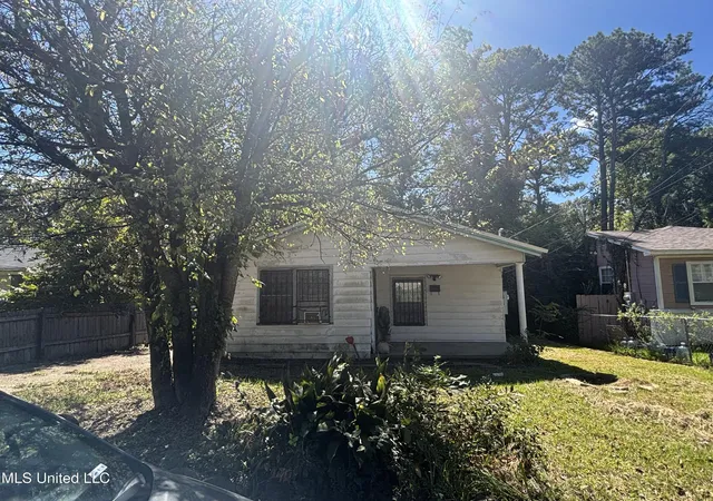 Photo 1 of Sale Pending at 1427 Fernwood Dr, Jackson, MS 39213 | MLS# 4128515 | Listing updated on 2026-03-30