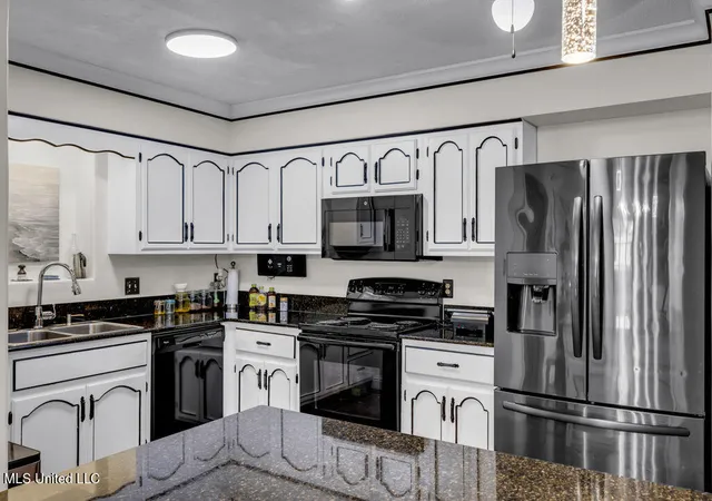 Photo 3 of Single family home for sale at 2512 Old Shell Landing Rd, Ocean Springs, MS 39564 | MLS# 4128416 | Listing updated on 2026-09-03