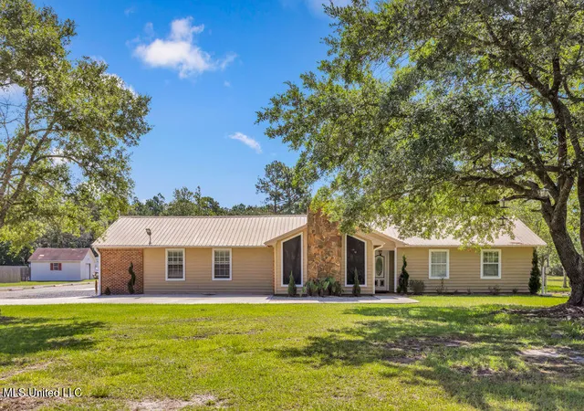 Photo 1 of Single family home for sale at 2512 Old Shell Landing Rd, Ocean Springs, MS 39564 | MLS# 4128416 | Listing updated on 2026-09-03