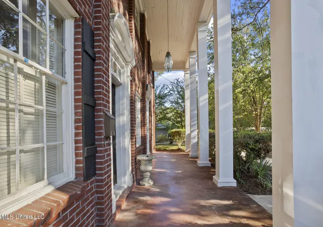 Photo 2 of Single family home for sale at 1076 Avondale St, Jackson, MS 39216 | MLS# 4128577 | Listing updated on 2026-09-14