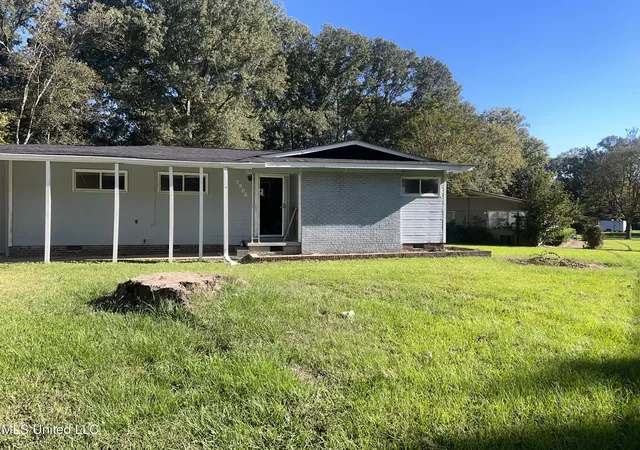 Photo 1 of Single family home for sale at 2906 Lakewood Dr, Jackson, MS 39212 | MLS# 4128704 | Listing updated on 2026-08-28