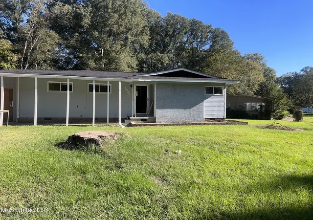 Photo 2 of Single family home for sale at 2906 Lakewood Dr, Jackson, MS 39212 | MLS# 4128704 | Listing updated on 2026-08-28