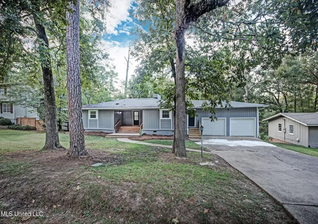 Homes for sale in Jackson, MS | 1782 Hillview Dr, Jackson, MS 39211 | MLS# 4128788