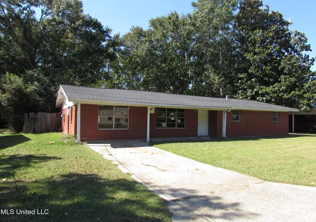Photo 1 of Single family home for sale at 731 Carter Dr, Gulfport, MS 39507 | MLS# 4128781 | Listing updated on 2026-06-23