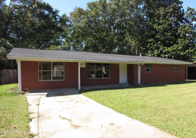 Photo 2 of Single family home for sale at 731 Carter Dr, Gulfport, MS 39507 | MLS# 4128781 | Listing updated on 2026-06-23