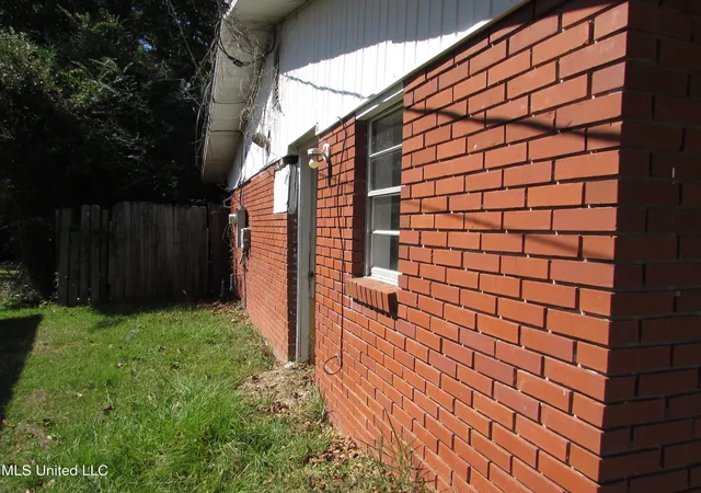 Photo 3 of Single family home for sale at 731 Carter Dr, Gulfport, MS 39507 | MLS# 4128781 | Listing updated on 2026-06-23