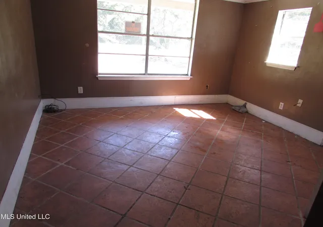 Photo 4 of Single family home for sale at 731 Carter Dr, Gulfport, MS 39507 | MLS# 4128781 | Listing updated on 2026-06-23