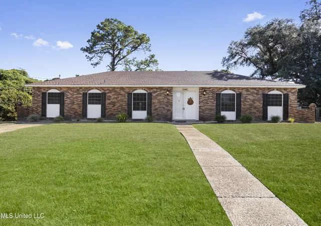 1st image of 8 Lexington Pl, Gulfport, MS 39507 | MLS# 4129166