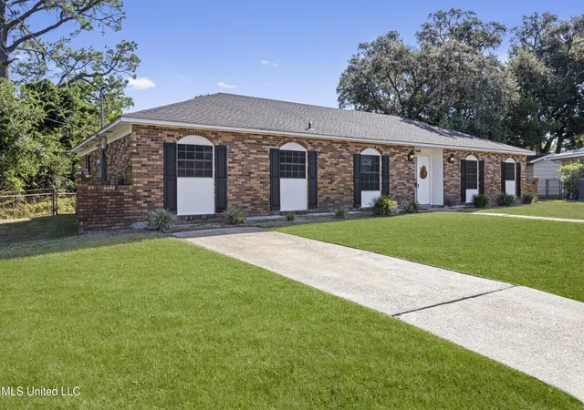 2nd image of 8 Lexington Pl, Gulfport, MS 39507 | MLS# 4129166