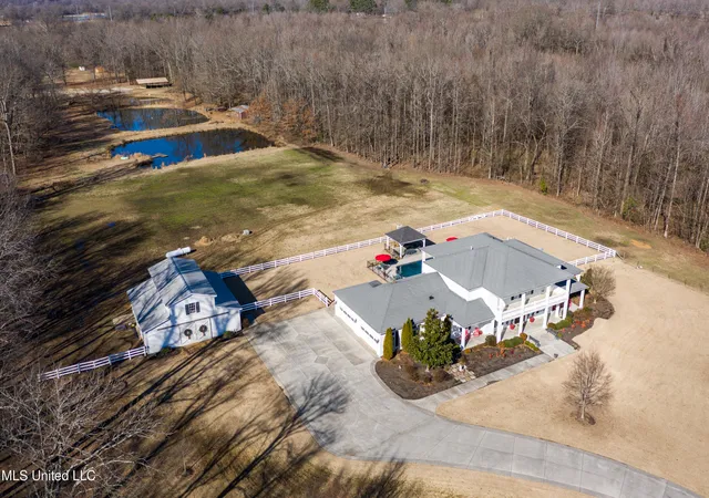 Photo 4 of Single family home for sale at 4161 Misty Oaks Ln, Nesbit, MS 38651 | MLS# 4130020 | Listing updated on 2026-06-10