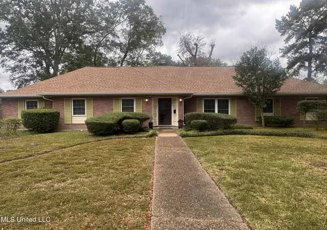 Photo 2 of Single family home for sale at 5216 Meadow Oaks Park Dr, Jackson, MS 39211 | MLS# 4130140 | Listing updated on 2026-09-14