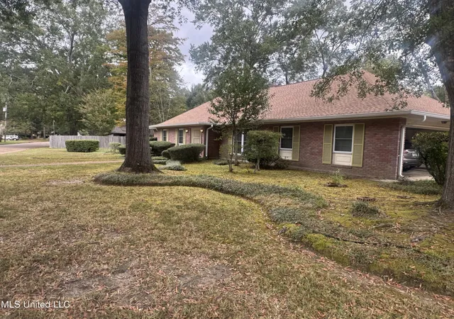 Photo 3 of Single family home for sale at 5216 Meadow Oaks Park Dr, Jackson, MS 39211 | MLS# 4130140 | Listing updated on 2026-09-14