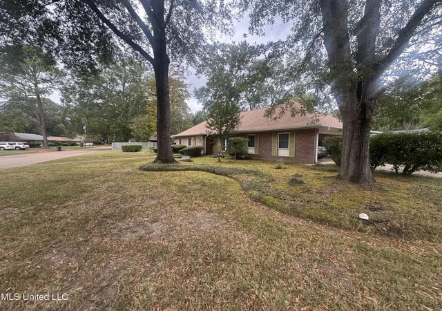 Photo 4 of Single family home for sale at 5216 Meadow Oaks Park Dr, Jackson, MS 39211 | MLS# 4130140 | Listing updated on 2026-09-14