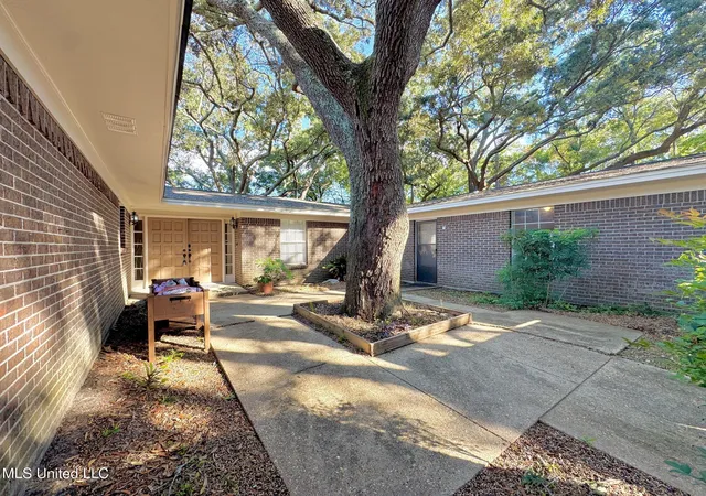 Photo 3 of Sale Pending at 304 Fairview Dr, Biloxi, MS 39531 | MLS# 4130537 | Listing updated on 2026-03-30