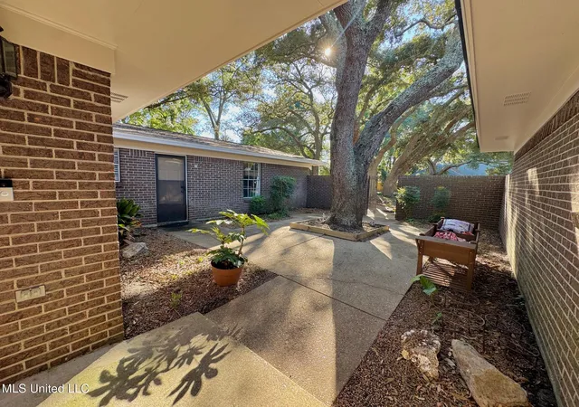 Photo 3 of Sale Pending at 304 Fairview Dr, Biloxi, MS 39531 | MLS# 4130537 | Listing updated on 2026-03-30