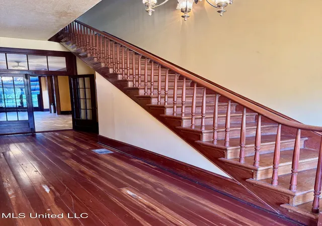 Photo 3 of Single family home for sale at 114 Dr M L King, Natchez, MS 39120 | MLS# 4130600 | Listing updated on 2026-04-30