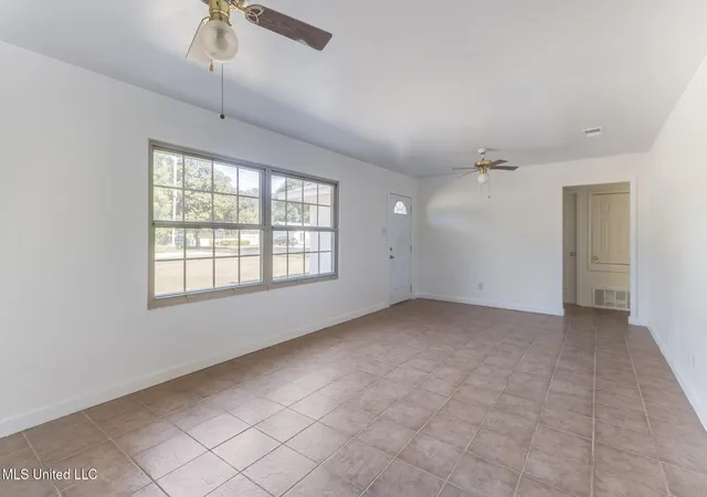 Photo 4 of Single family home for sale at 215 Ridgeway Dr, Gulfport, MS 39507 | MLS# 4130684 | Listing updated on 2026-08-26