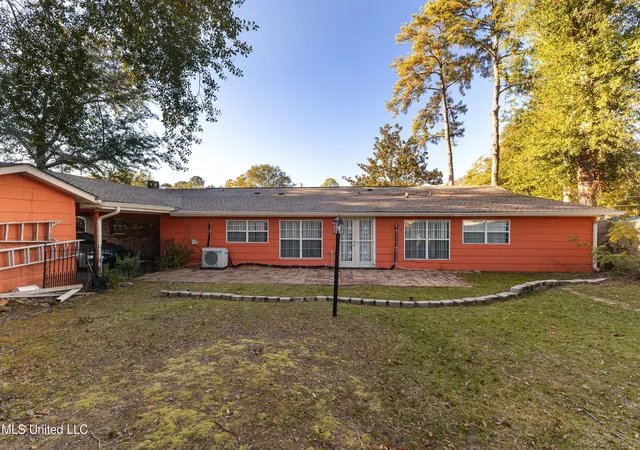 Homes for sale in Hattiesburg, MS | 2816 Williamsburg Rd, Hattiesburg, MS 39402 | MLS# 4130953